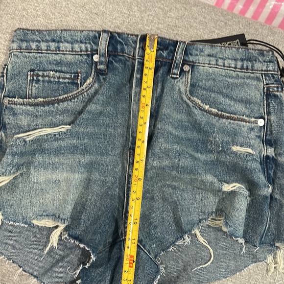 NWT distress The Barrow Blue Jean short size 28 or 8. High rise short. - Picture 5 of 9